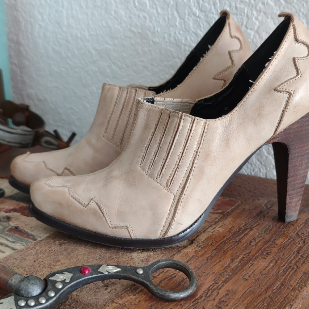 Envy Leather Slip On Heels - Picture 3 of 7